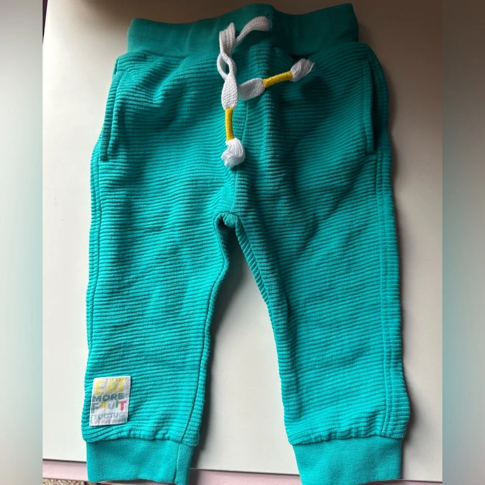 Matching Set - Picture 2 of 5
